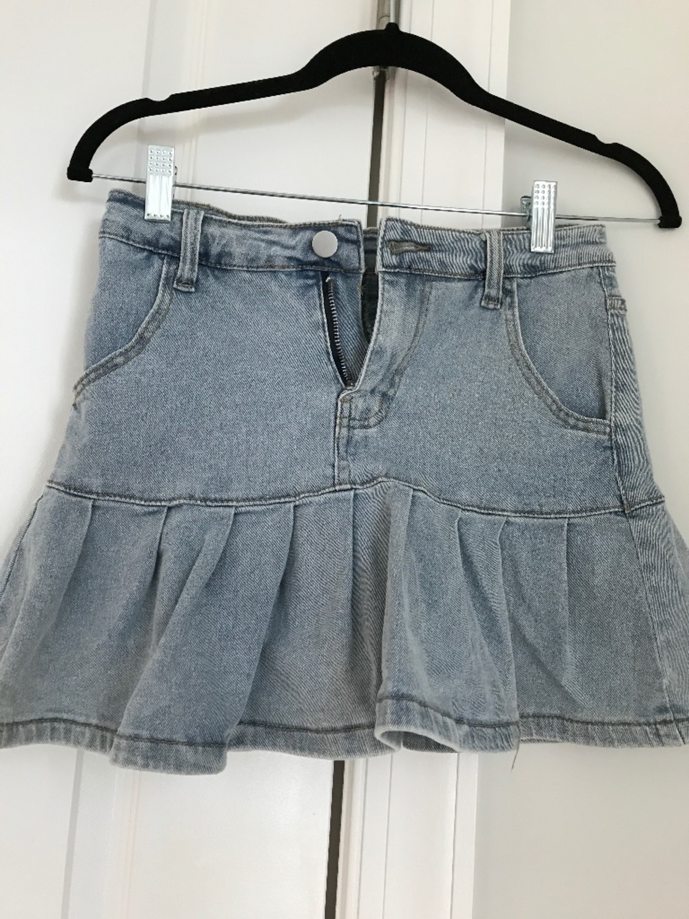 Jean mini skirt with cute ruffle